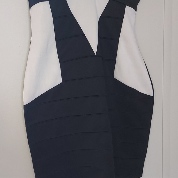 Black and white body contour dress Sz. S - Picture 2 of 7